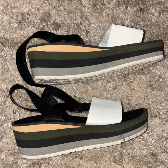 Muk Luks Black and White Platform Sandals - Picture 4 of 4